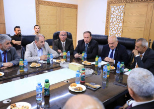 وزير الحكم المحلي يزور بلدية طولكرم ويؤكد دعم الوزارة لمشاريع تطوير البنية التحتية والخدماتية
