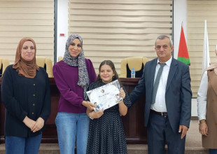 بلدية طولكرم تنظم معرض تدوير وتكرم أطفاله