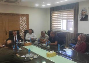 بلدية طولكرم تبحث مع جمعية التطوير الاقتصادي والاجتماعي آفاق التعاون لخدمة المجتمع