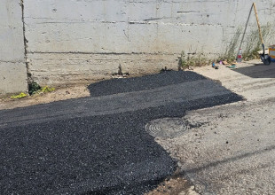 تواصل طواقم بلدية بيت جالا تنفيذ أعمال التراقيع في عدد من شوارع المدينة.