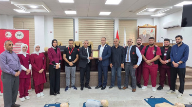 "دقيقتان لإنقاذ الحياة" لقاء توعوي في بلدية طولكرم بالشراكة مع الجامعة العربية الأمريكية