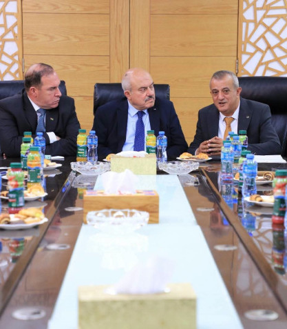 وزير الحكم المحلي يزور بلدية طولكرم ويؤكد دعم الوزارة لمشاريع تطوير البنية التحتية والخدماتية