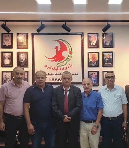 بلدية طولكرم تبحث مع جمعية التطوير الاقتصادي والاجتماعي آفاق التعاون لخدمة المجتمع