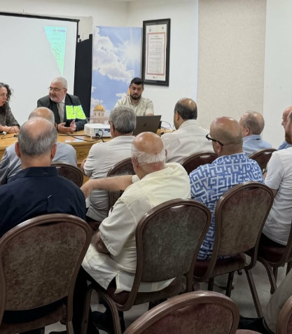 بلدية بيت جالا تعقد لقاءً مجتمعيًا لمناقشة مشروع تأهيل شارع الشهيد جايل العرجا وتوقع اتفاقية التنفيذ.