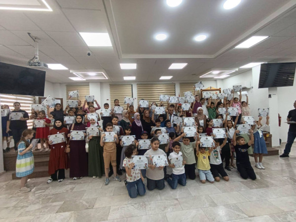 بلدية طولكرم تنظم معرض تدوير وتكرم أطفاله