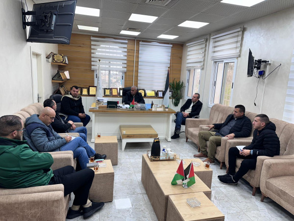 بلدية بيت أولا تلتقي بمؤسسة قادر وCBM