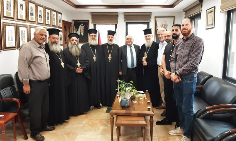 استقبل رئيس بلدية بيت جالا السيد فلاديمير خاروفة وبحضور السادة أعضاء المجلس البلدي ، وفداً من بطريركية الروم الأرثوذكس في مدينة بيت جالا.
